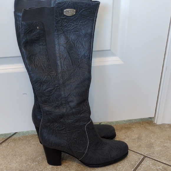 UGG Black Textured Heeled Boots - Picture 4 of 7